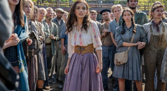 Honor Gillies as Barb Azure, Konstantin Taffet as Clerk Carmine and Rachel Zegler as Lucy Gray Baird in The Hunger Games: The Ballad of Songbirds and Snakes. Photo Credit: Murray Close