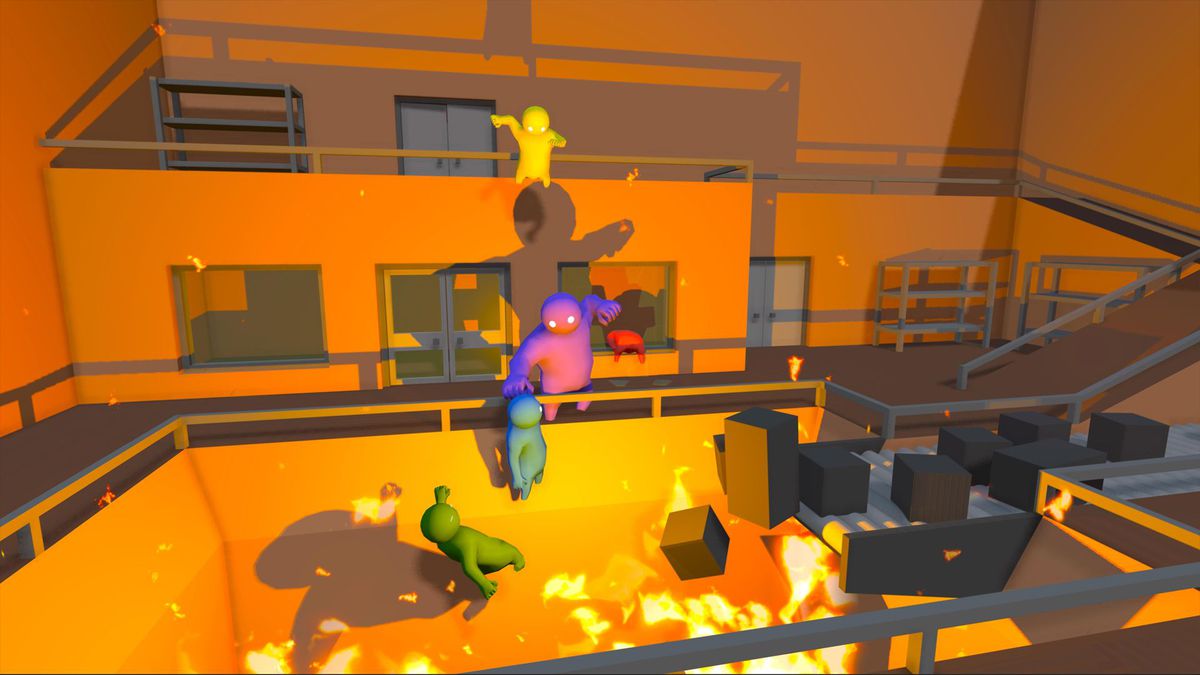 Une image chaotique de personnages de Gang Beasts sautant autour d'un centre de sensibilisation qui semble partiellement en feu.