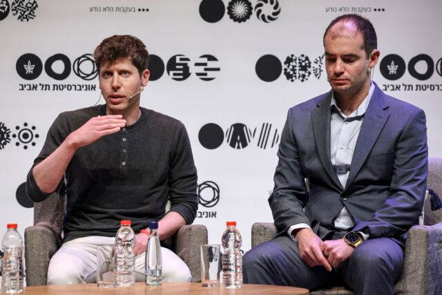 Sam Altman et Ilya Sutskever s'expriment ensemble à l'université de Tel Aviv le 5 juin 2023.