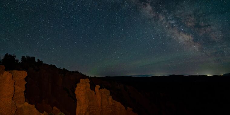 Daily Telescope : La Voie Lactée survole Devil’s Kitchen