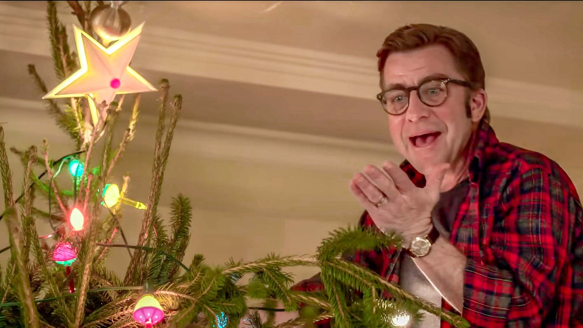 Peter Billingsley dans le rôle de Ralphie Parker, décorations suspendues dans A Christmas Story Christmas