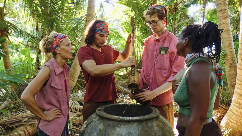 Julie, Austin, Drew et Katurah dans « Survivor » saison 45, épisode 8