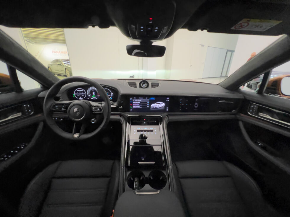 Le cockpit de la Panamera de troisième génération partage beaucoup avec <a href=