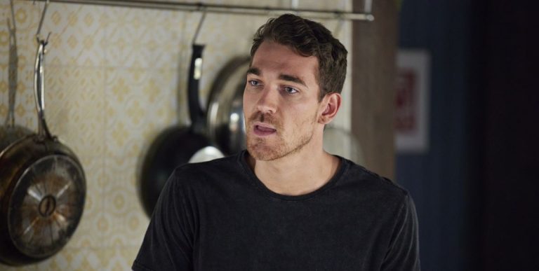 Spoilers Home and Away – Alex fait face à la fureur face à la santé de Mac
