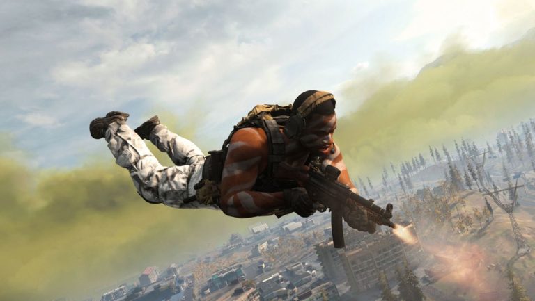 A soldier falls through the air in Warzone.