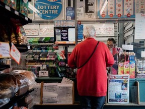 Le River Valley Sun est distribué dans les petites entreprises de Woodstock, au Nouveau-Brunswick.