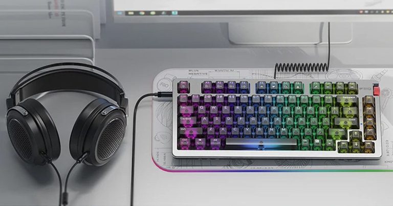 Ce clavier mécanique possède une prise casque que vous voudrez peut-être utiliser