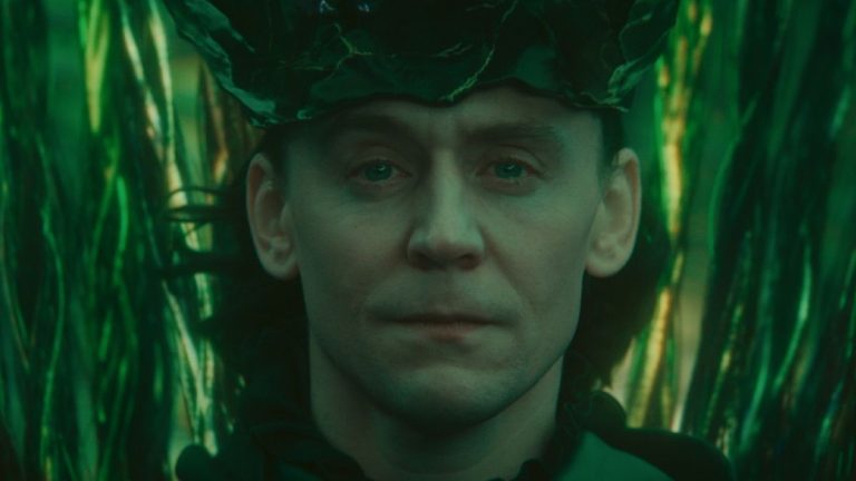 Ce que Tom Hiddleston ressent vraiment à propos du sort de Loki dans la finale de la saison 2 et du fait d'être « chargé d'un but glorieux »
