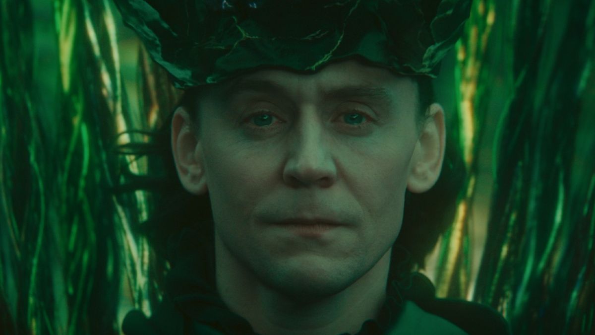 Ce que Tom Hiddleston ressent vraiment à propos du sort de Loki dans la finale de la saison 2 et du fait d'être « chargé d'un but glorieux »
