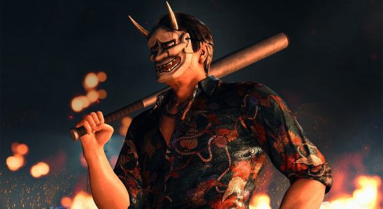 Image of man with Oni wearing Oni mask in Like a Dragon Gaiden.