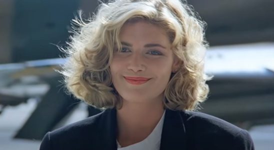 "Elle ressemble à sa mère!"  Top Gun Exec révèle plusieurs plaintes que le studio avait initialement formulées à propos de Kelly McGillis et de ce qui s'est passé avec la suite