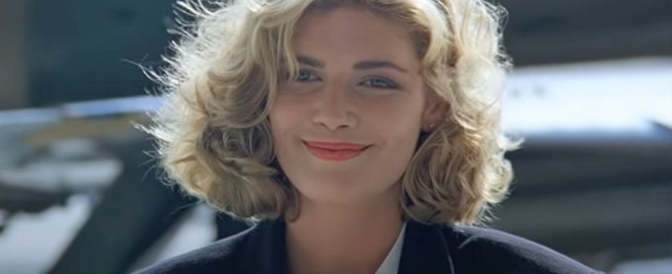 "Elle ressemble à sa mère!"  Top Gun Exec révèle plusieurs plaintes que le studio avait initialement formulées à propos de Kelly McGillis et de ce qui s'est passé avec la suite