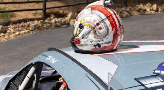 Star Wars helmet on car