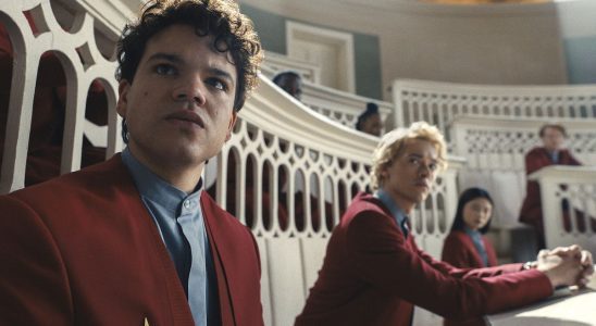 Josh Andrés Rivera a accidentellement sauvé la vie de Tom Blyth sur le tournage de la Ballade des oiseaux chanteurs et des serpents, et des biscuits au beurre de cacahuète étaient impliqués