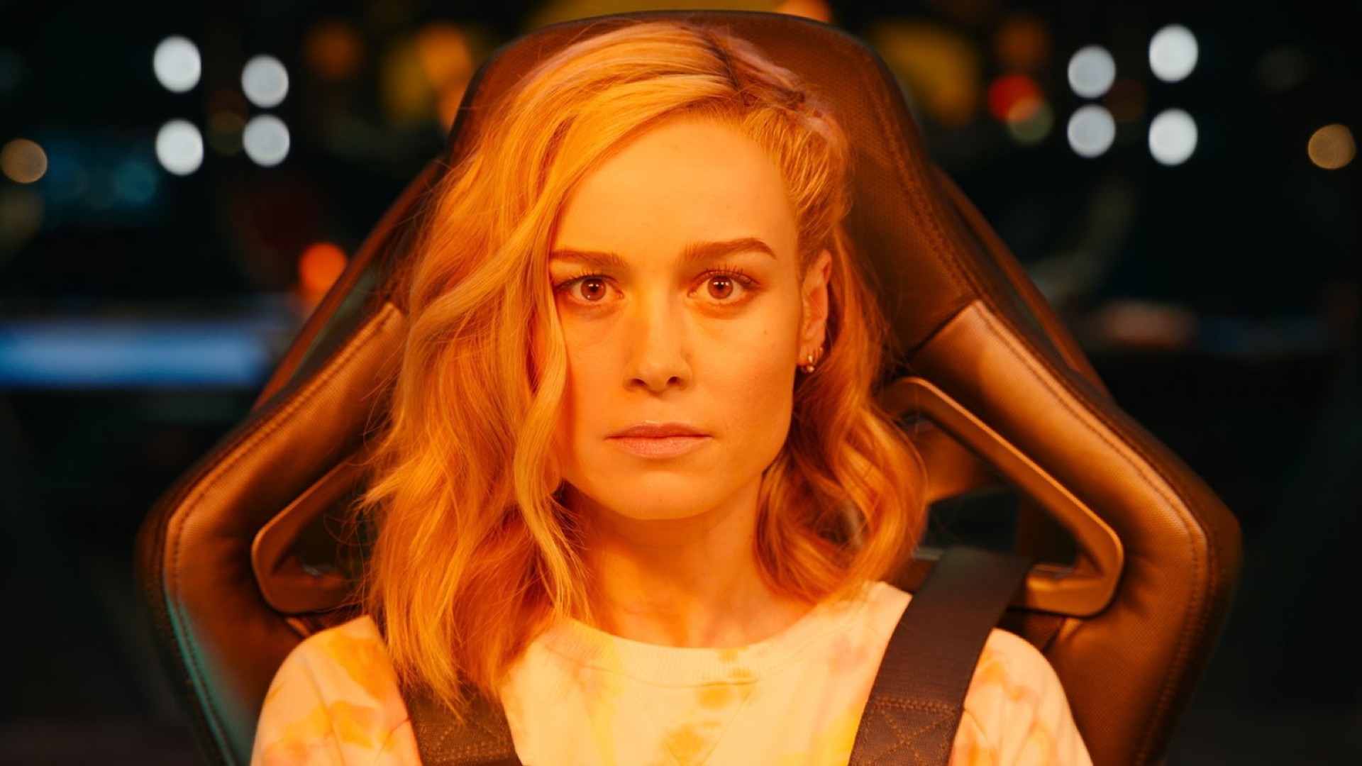 Brie Larson dans le rôle du Capitaine Marvel dans Les Merveilles