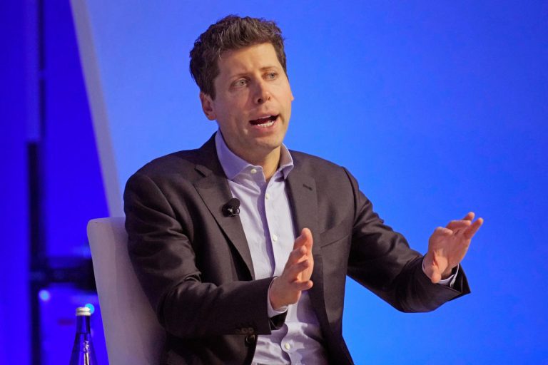 La plupart des employés d’OpenAI menacent de démissionner à moins que le conseil d’administration ne démissionne et ne réintègre Sam Altman au poste de PDG