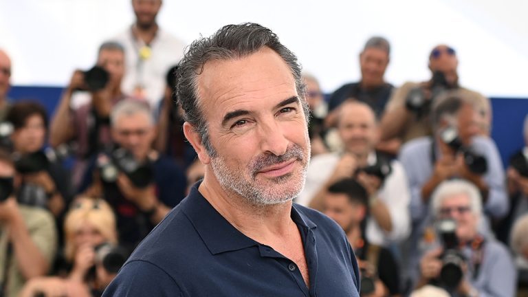 CANNES, FRANCE - MAY 23: Jean Dujardin attends the photocall for "November (Novembre)" during the 75th annual Cannes film festival at Palais des Festivals on May 23, 2022 in Cannes, France. (Photo by Pascal Le Segretain/Getty Images)