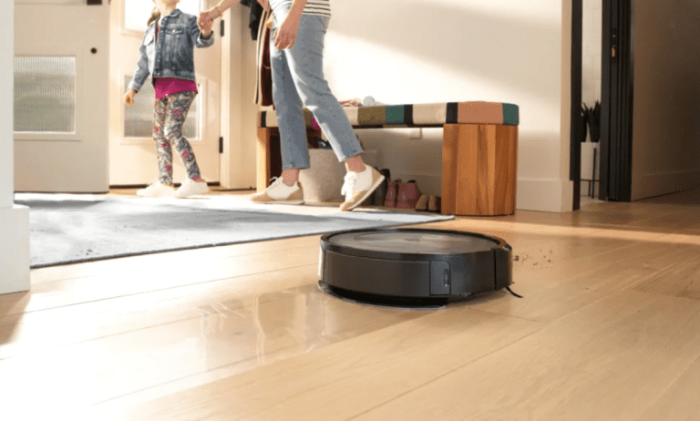 Le Roomba Combo j5+ d’iRobot bénéficie d’une réduction de 300 $ lors d’une première offre du Black Friday