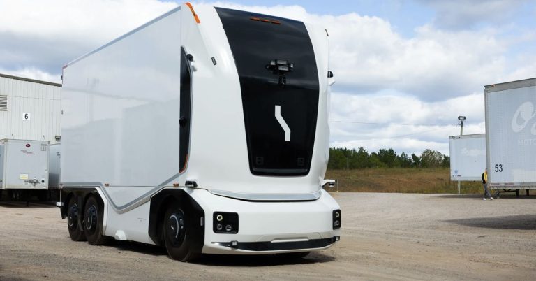 Le camion drone d’Einride a son premier travail à temps plein pour déplacer les appareils GE