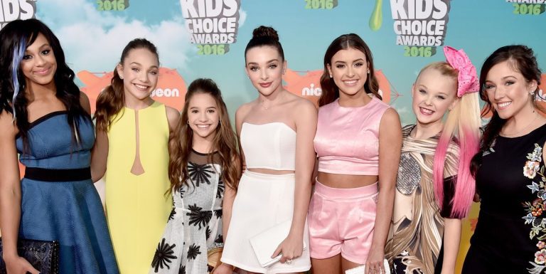 Le casting de Dance Moms annonce un spécial retrouvailles 2024
