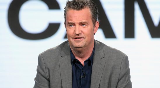 Le certificat de décès de Matthew Perry ne révèle pas la cause du décès, l'enquête est toujours en cours