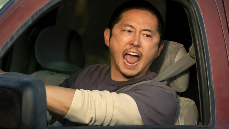 Le créateur d’Invincible révèle accidentellement qui joue Steven Yeun dans le MCU