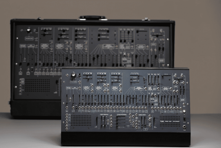 Le synthétiseur emblématique ARP 2600 M de Korg en vente pour 1 150 $ via Reverb