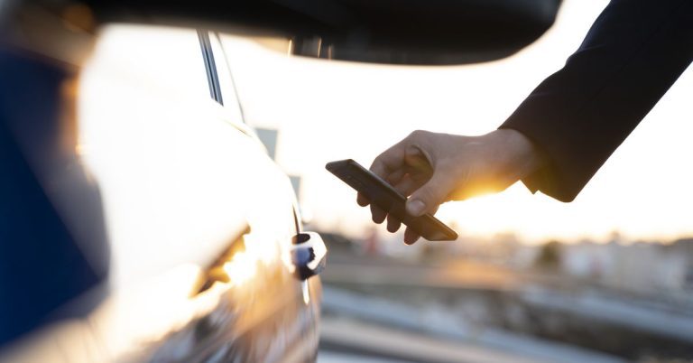 Les clés de voiture numériques sont ici.  Sommes-nous prêts?