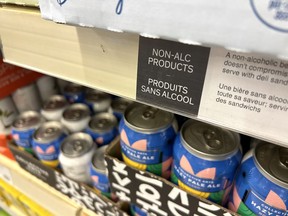 Des boissons non alcoolisées sont présentées dans une succursale de la LCBO à Toronto le mercredi 25 octobre 2023. LA PRESSE CANADIENNE/Personnel