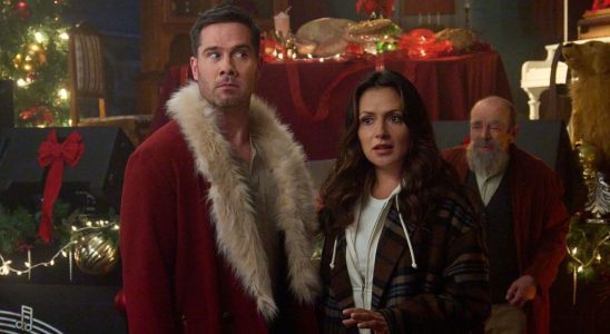 Les stars de Hallmark, Luke Macfarlane et Italia Ricci, parlent de s'inspirer de l'elfe de Will Ferrell et de faire équipe pour Arrête-moi si tu es Noël