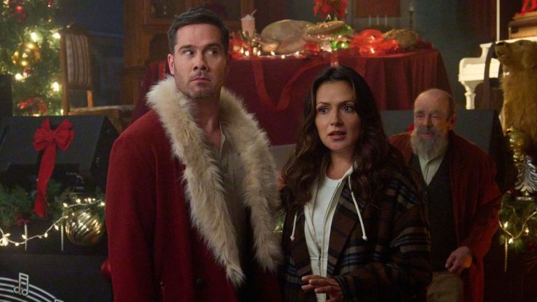 Les stars de Hallmark, Luke Macfarlane et Italia Ricci, parlent de s'inspirer de l'elfe de Will Ferrell et de faire équipe pour Arrête-moi si tu es Noël
