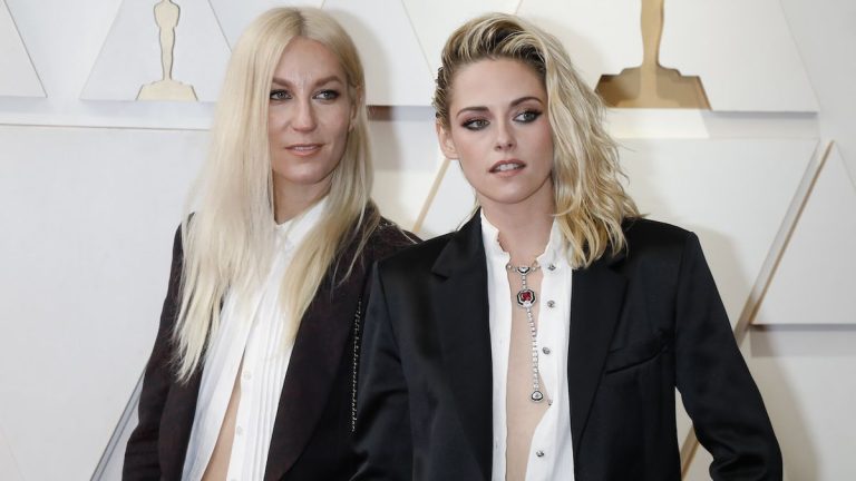 OS ANGELES, USA - MARCH 27, 2022: Dylan Meyer, Kristen Stewart arrives on the red carpet outside the Dolby Theater for the 94th Academy Awards in Los Angeles, USA. 