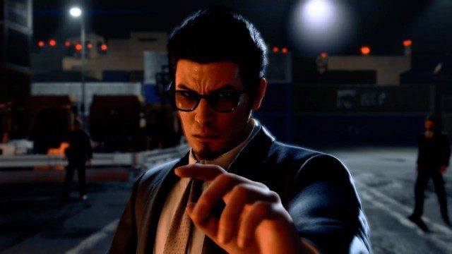 Kiryu pose avant de se battre avec des voyous dans Like a Dragon Gaiden