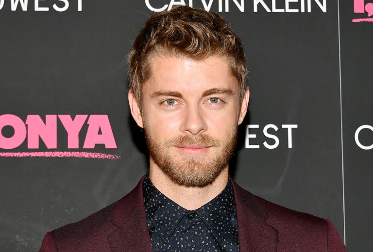 Luke Mitchell dans le rôle du nouveau docteur – TVLine