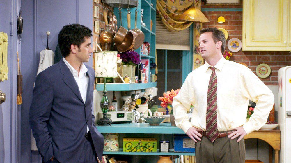 FRIENDS, John Stamos, Matthew Perry, 'The One With The Donor', (Season 9, epis. #216, aired May 8, 2003), 1994-2004, © Warner Bros. / Courtesy: Everett Collection