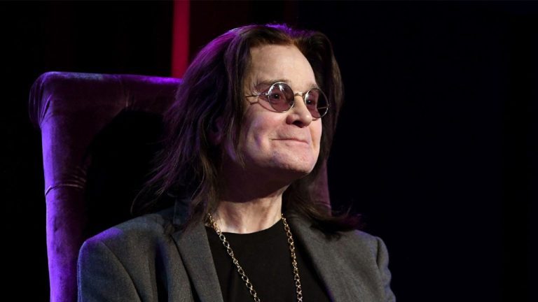 Ozzy Osbourne dit qu'il espère donner un dernier spectacle au milieu des problèmes de santé : "Je mourrai en homme heureux"
