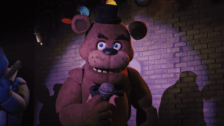 Freddy Fazbear on stage singing in Five Nights at Freddy