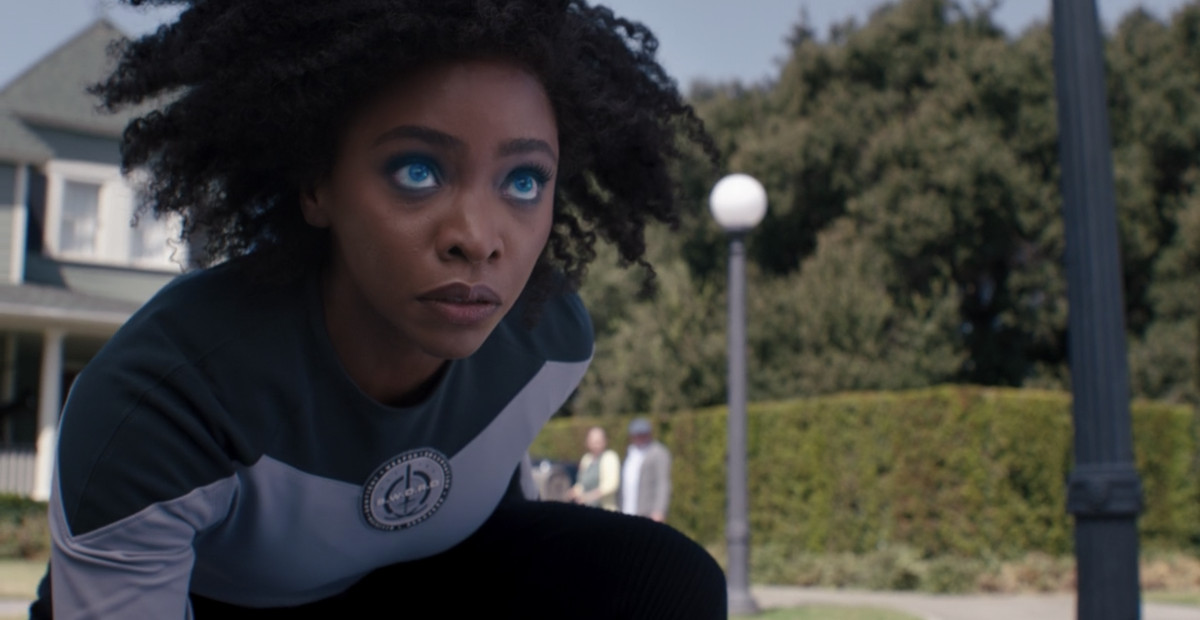 Monica Rambeau aux yeux brillants dans WandaVision.