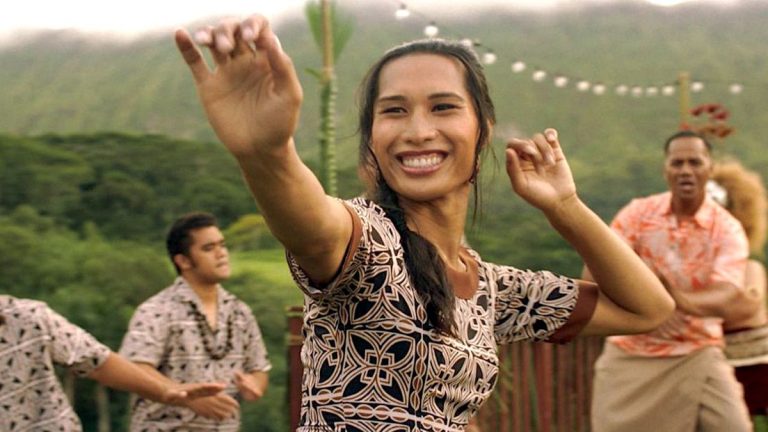 Que pense la première footballeuse trans, Jaiyah Saelua, du fait que son histoire soit racontée lors des prochaines victoires de Taika Waititi ?
