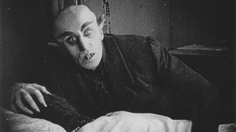 Robert Eggers dit que son Nosferatu est un film d'horreur gothique qui vous fera vraiment peur
