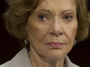 L'ancienne première dame des États-Unis Rosalynn Carter, épouse de l'ancien président américain Jimmy Carter, s'exprime lors d'une audience du Comité spécial du Sénat américain sur le vieillissement au Capitole à Washington, DC, le 26 mai 2011.