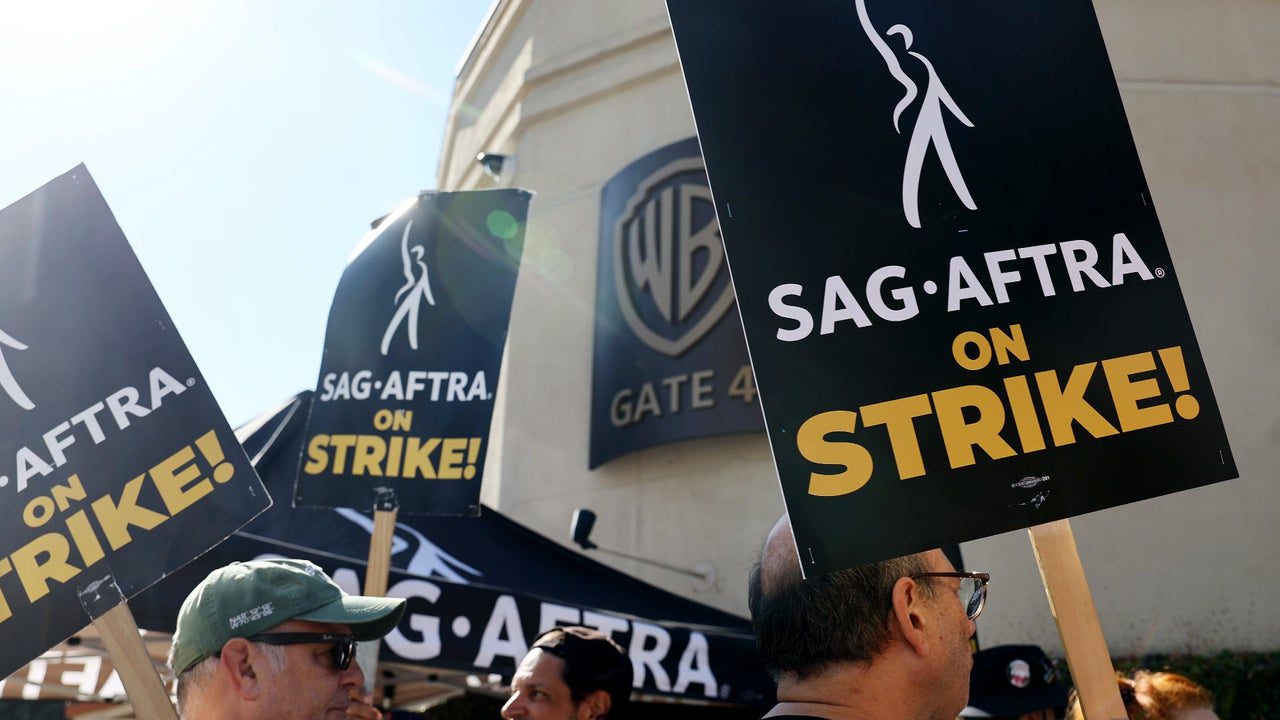 SAG-AFTRA a publié le contrat provisoire complet de 129 pages qui a mis fin à la grève des acteurs
