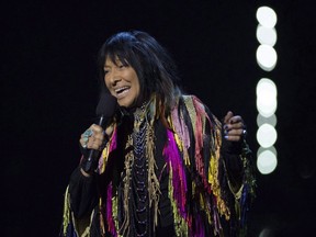 Buffy Sainte-Marie ouvre la cérémonie des Juno Awards le dimanche 2 avril 2017 à Ottawa.