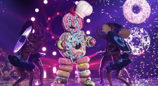 « The Masked Singer » : le chanteur légendaire de Donut, Tom Jones ?  (VIDÉO)