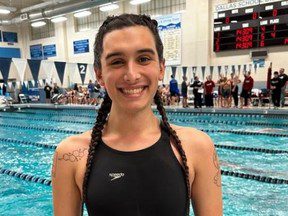 Une femme trans bat le record de natation universitaire du New Jersey après avoir quitté l’équipe masculine