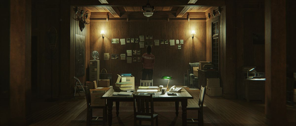 Saga Anderson debout devant le tableau de bord dans son esprit dans Alan Wake 2.