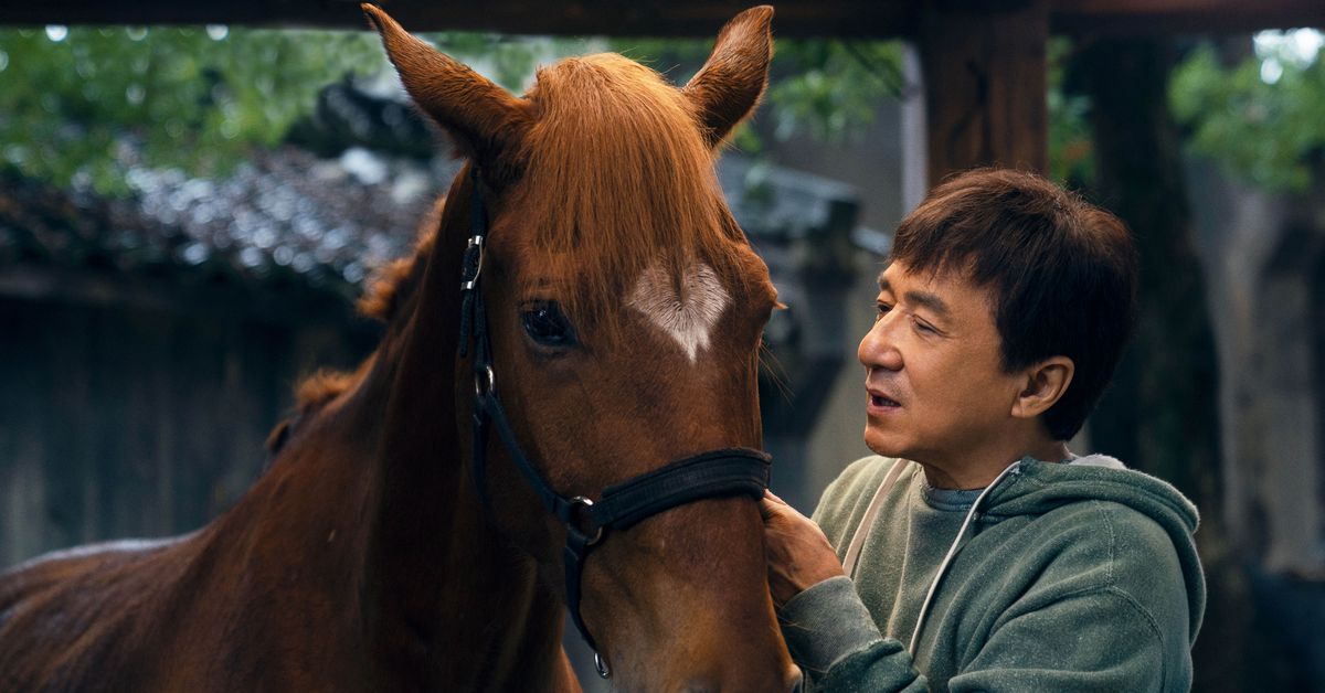 Bien sûr, Jackie Chan et un cheval forment un duo comique parfait.
