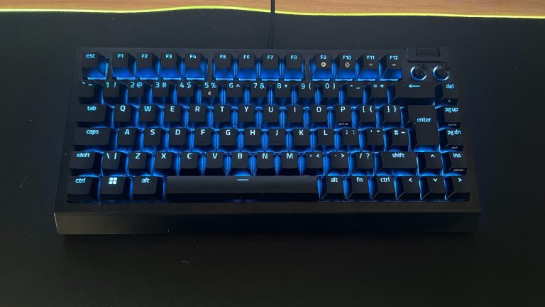 Razer Blackwidow V4 75% review – le modding rencontre le jeu bien fait
