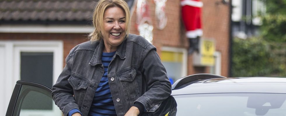 La star de Coronation Street, Claire Sweeney, promet une nouvelle équipe à Cassie Plummer