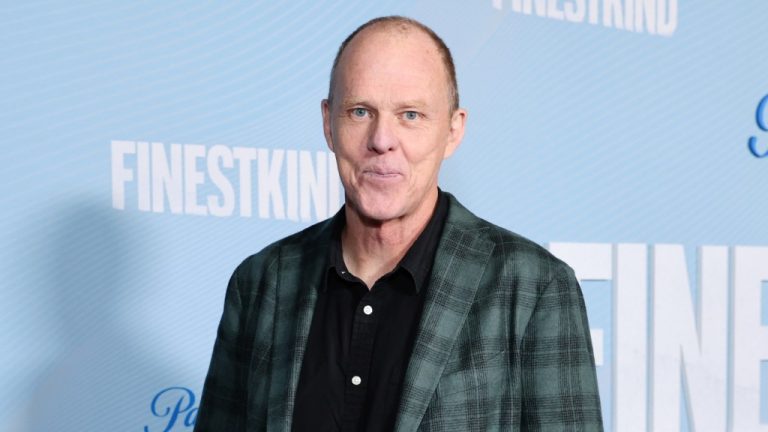 Brian Helgeland, lauréat d'un Oscar, raconte son parcours de 30 ans pour réaliser "Finestkind", le film le plus personnel de sa carrière
